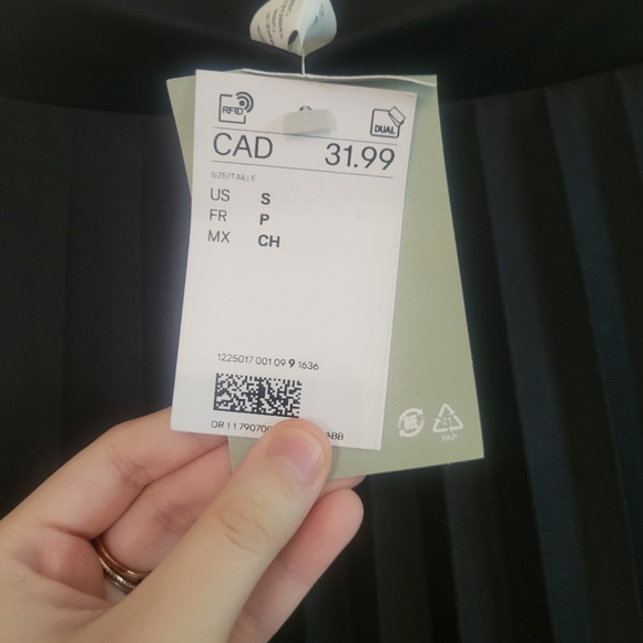 H&M Pleated Black Maxi Dress - Small - Picture 5 of 7